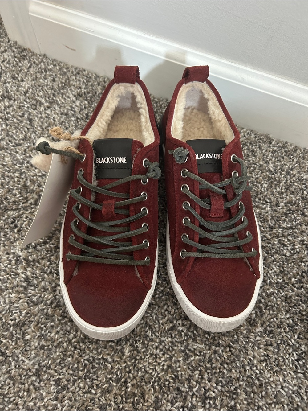 Blackstone NWTReal Lamb Fur Lined Wine colored leather sneaker size 36/5.5